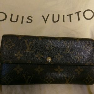 Authentic Louis Vuitton Sarah Long Bifold Wallet